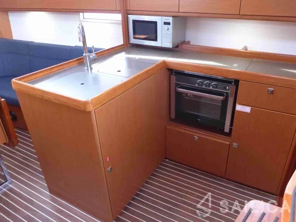 Bavaria 37 Cruiser - Yacht Charter Sailica