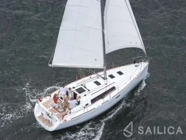 Oceanis 34 - Yacht Charter Sailica
