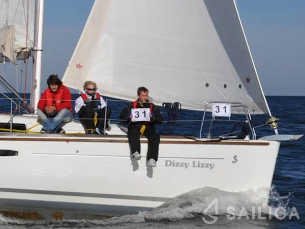 Oceanis 34 - Yacht Charter Sailica