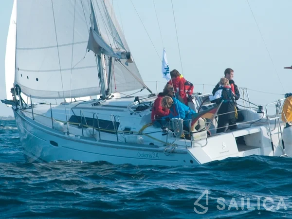 Oceanis 34 - Yacht Charter Sailica
