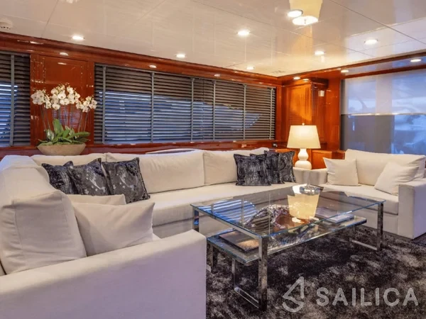 Posillipo Technema 95 - Yacht Charter Sailica