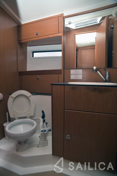 Bavaria Cruiser 56 - 5 + 1 cab. - Yacht Charter Sailica