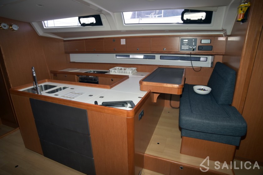Bavaria Cruiser 56 - 5 + 1 cab. - Yacht Charter Sailica