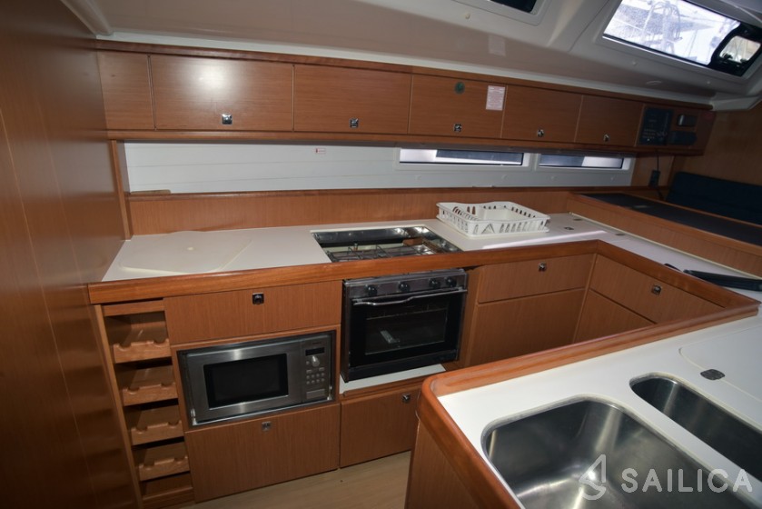Bavaria Cruiser 56 - 5 + 1 cab. - Yacht Charter Sailica