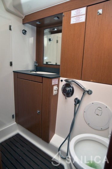 Bavaria Cruiser 56 - 5 + 1 cab. - Yacht Charter Sailica