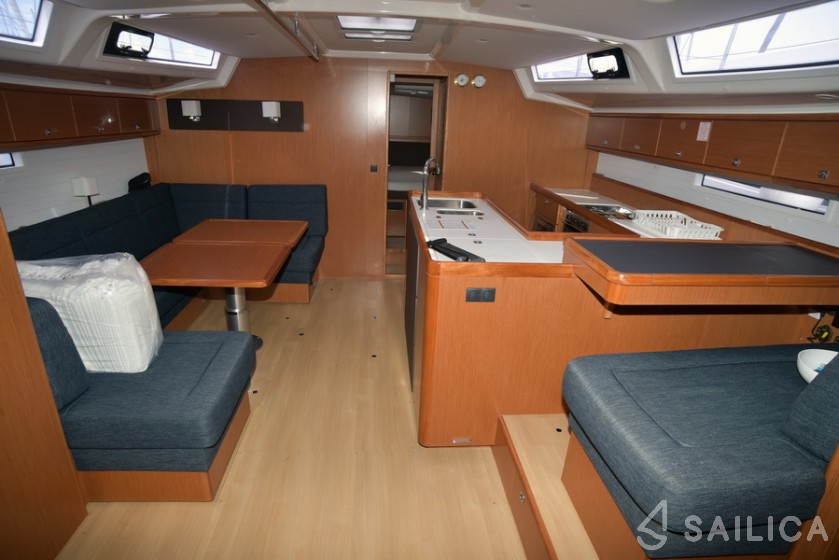 Bavaria Cruiser 56 - 5 + 1 cab. - Yacht Charter Sailica