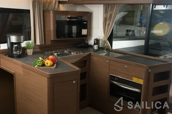Lagoon 42 - Yacht Charter Sailica