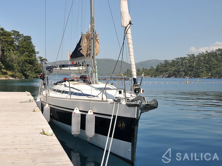 Harmony 47 - Yacht Charter Sailica