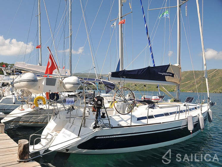 Harmony 47 - Yacht Charter Sailica