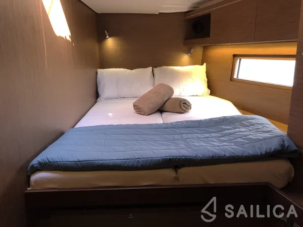 Oceanis 51.1 - Yacht Charter Sailica