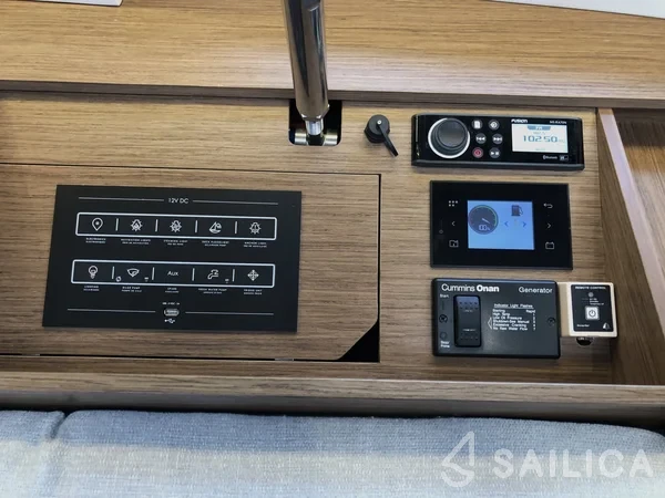 Oceanis 51.1 - Yacht Charter Sailica