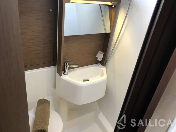 Oceanis 51.1 - Yacht Charter Sailica