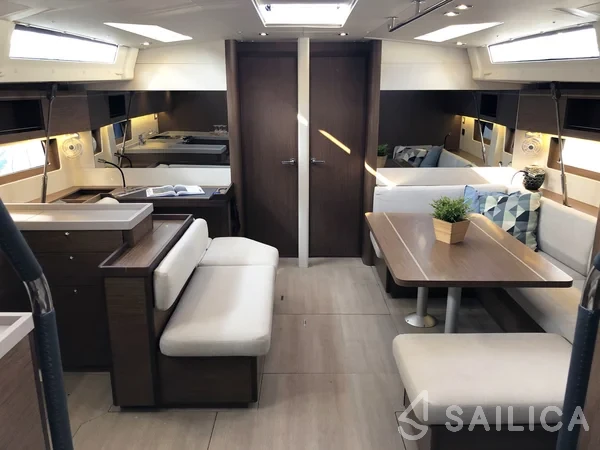 Oceanis 51.1 - Yacht Charter Sailica