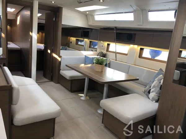 Oceanis 51.1 - Yacht Charter Sailica