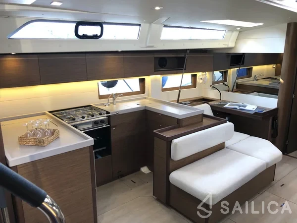 Oceanis 51.1 - Yacht Charter Sailica