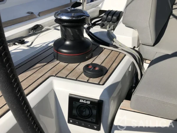 Oceanis 51.1 - Yacht Charter Sailica