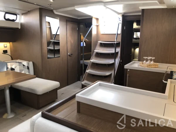 Oceanis 51.1 - Yacht Charter Sailica
