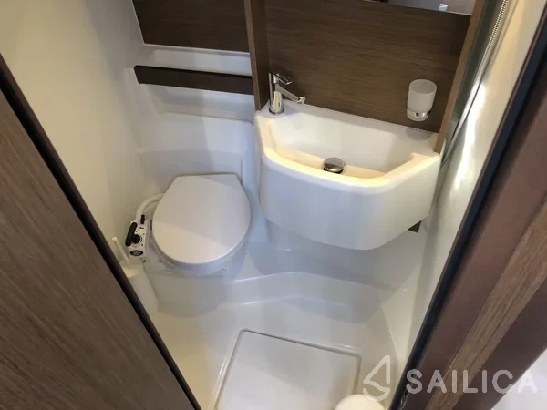 Oceanis 51.1 - Yacht Charter Sailica