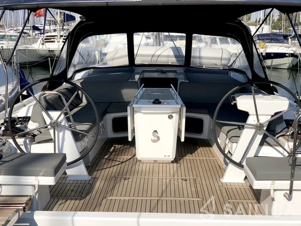 Oceanis 51.1 - Yacht Charter Sailica