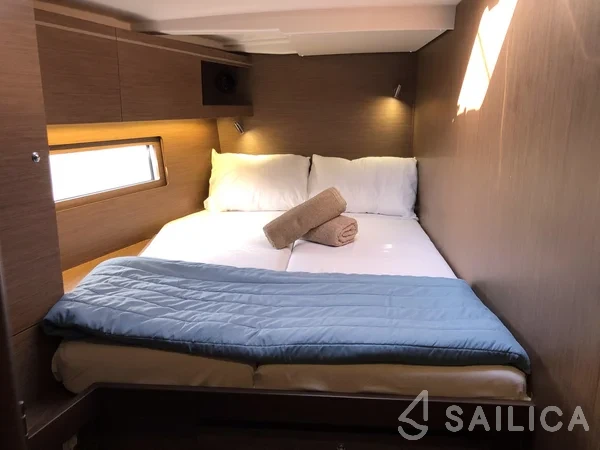 Oceanis 51.1 - Yacht Charter Sailica
