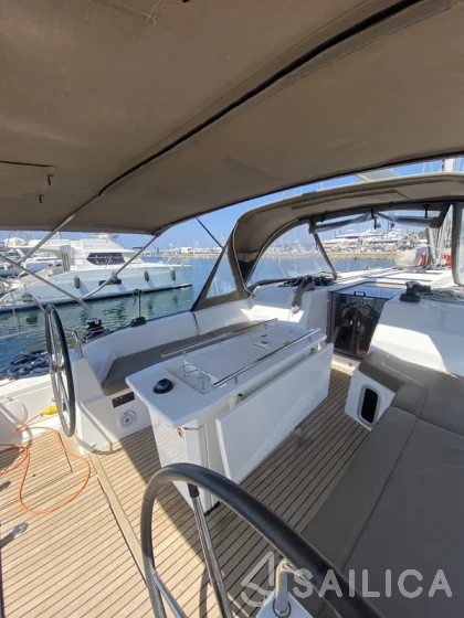 Oceanis 40.1 - Yacht Charter Sailica