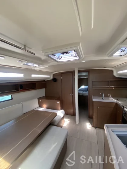 Oceanis 40.1 - Yacht Charter Sailica