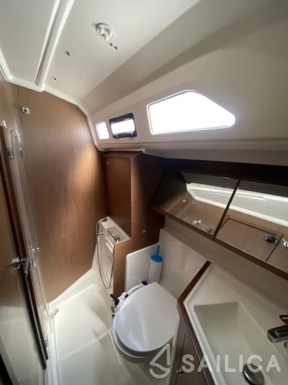 Oceanis 40.1 - Yacht Charter Sailica