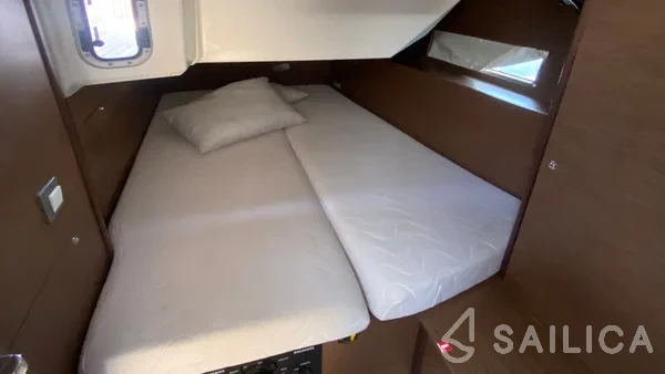 Oceanis 40.1 - Yacht Charter Sailica