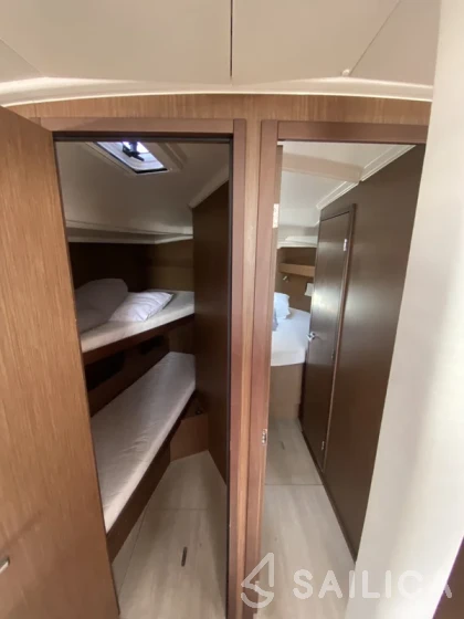 Oceanis 40.1 - Yacht Charter Sailica