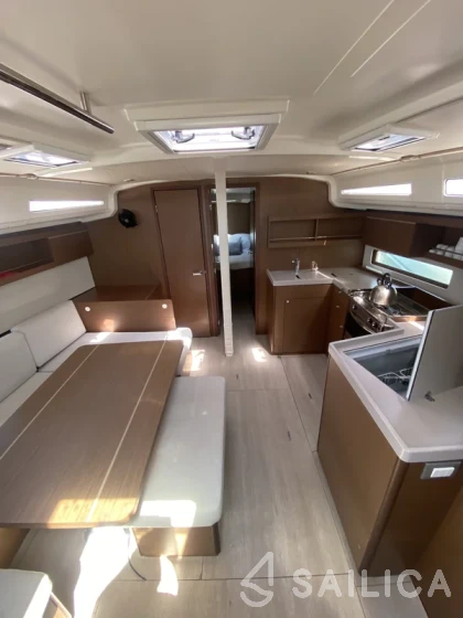 Oceanis 40.1 - Yacht Charter Sailica