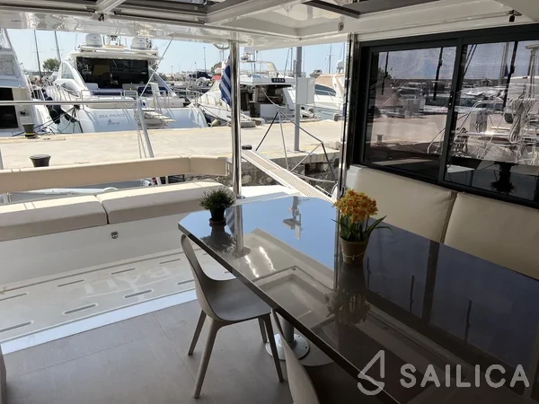 Bali 4.6 - Yacht Charter Sailica