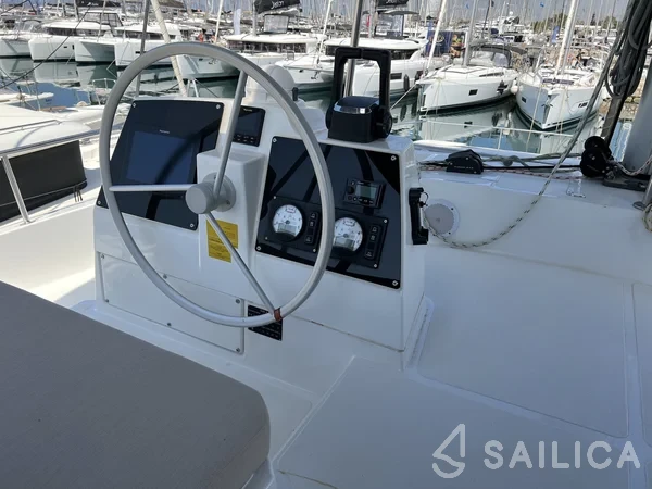 Bali 4.6 - Yacht Charter Sailica