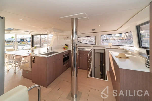 Bali 4.6 - Yacht Charter Sailica