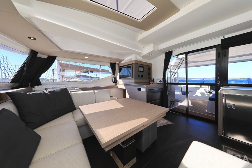 Elba 45 - Yacht Charter Sailica