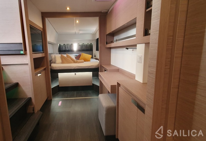 Elba 45 - Yacht Charter Sailica