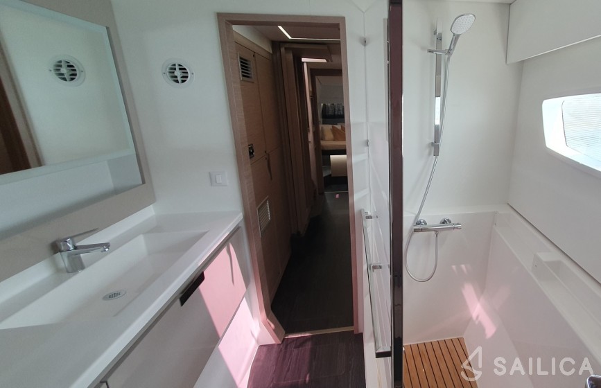 Elba 45 - Yacht Charter Sailica