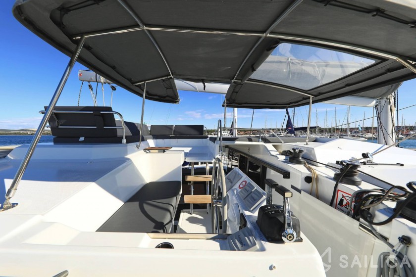 Elba 45 - Yacht Charter Sailica