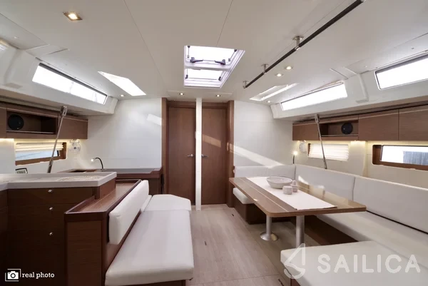 Oceanis 51.1 - Yacht Charter Sailica