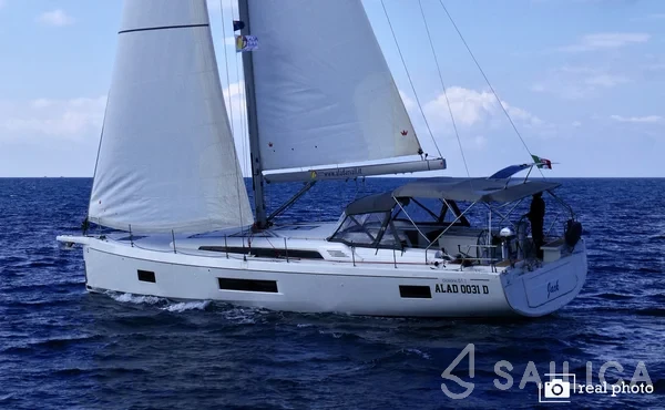 Oceanis 51.1 - Yacht Charter Sailica