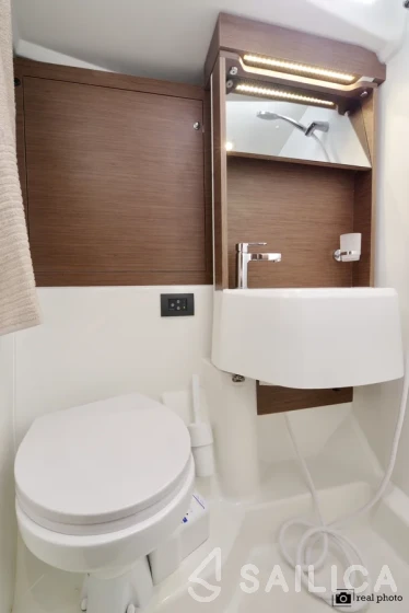 Oceanis 51.1 - Yacht Charter Sailica