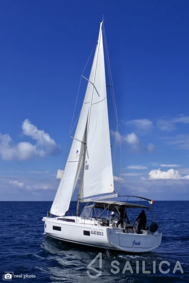 Oceanis 51.1 - Yacht Charter Sailica