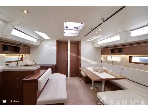 Oceanis 51.1 - Yacht Charter Sailica