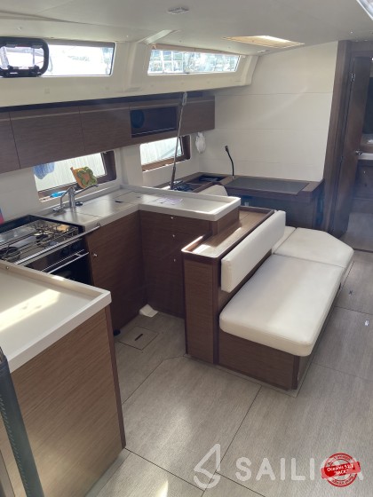 Oceanis 51.1 - Yacht Charter Sailica