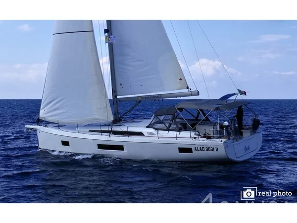 Oceanis 51.1 - Yacht Charter Sailica