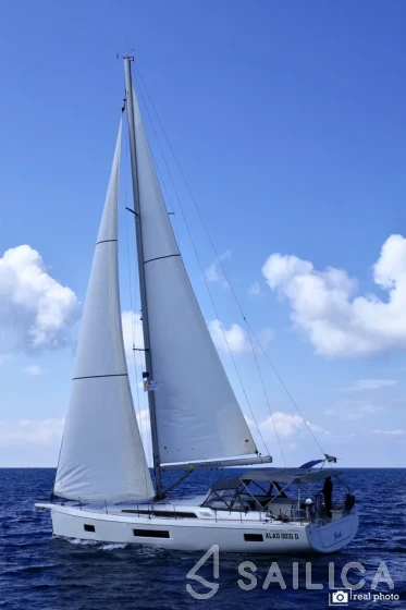 Oceanis 51.1 - Yacht Charter Sailica