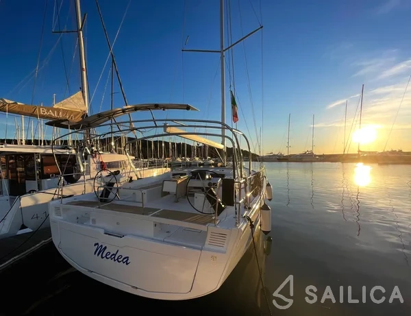 Dufour 530 - Yacht Charter Sailica