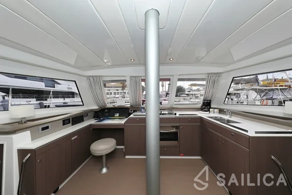 Bali Catspace - Yacht Charter Sailica