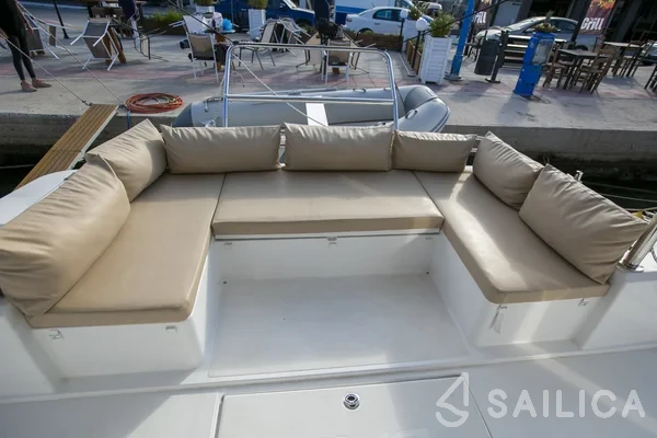 Bali 4.3 - Yacht Charter Sailica