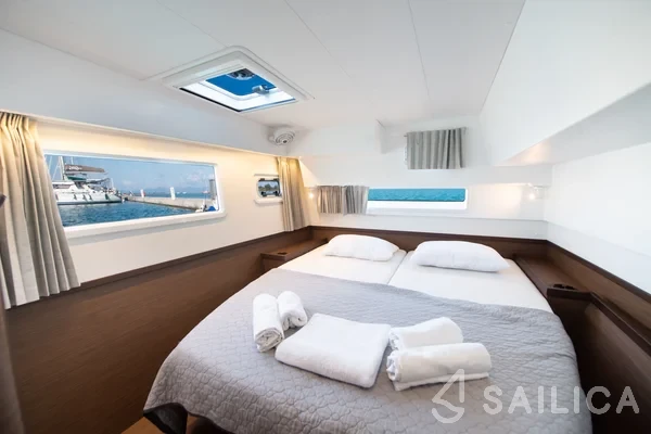 Lagoon 42 - Yacht Charter Sailica