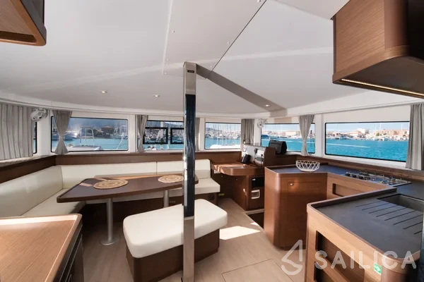 Lagoon 42 - Yacht Charter Sailica